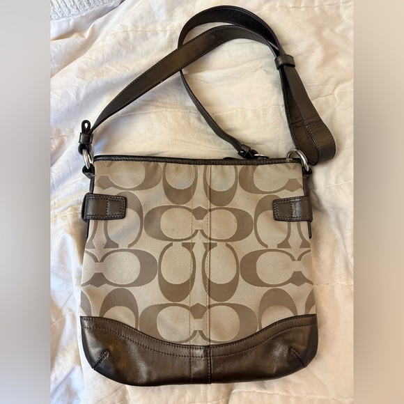Vintage Coach Signature Crossbody Shoulder Bag in Khaki/Brown - Picture 3 of 11